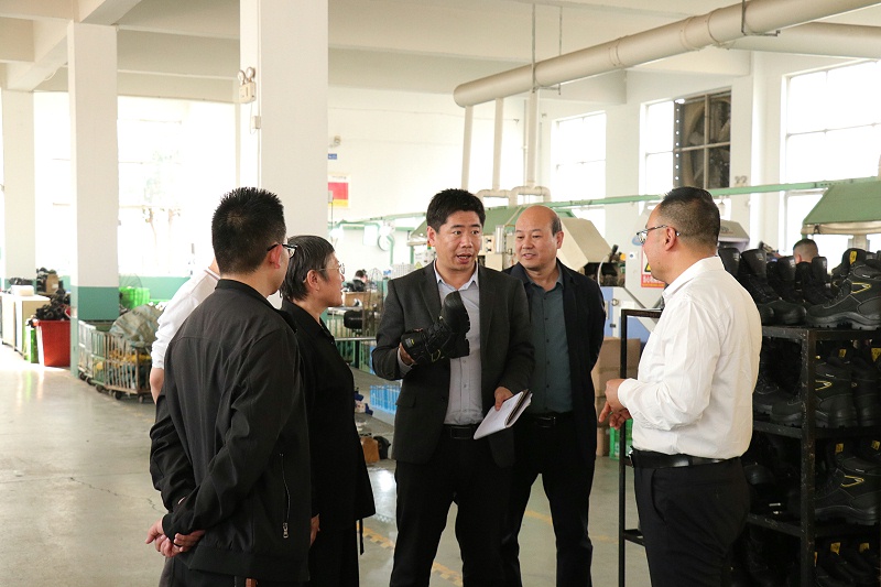 資訊|臨沂市商務局黨組成員、副局長莊金才一行蒞臨百華鞋業調研指導