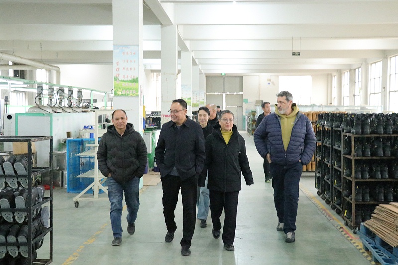 意大利RSA蒞臨百華鞋業洽談項目并成功簽約！