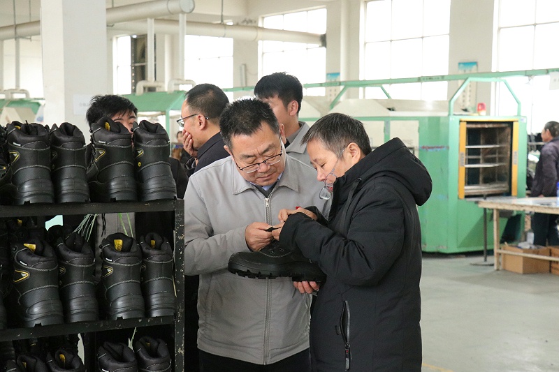 國內(nèi)著名集團(tuán)蒞臨百華鞋業(yè)，攜手打造合作新篇章！