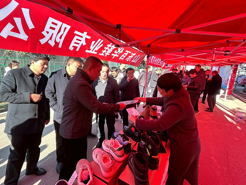 百華鞋業(yè)受邀參加“首屆中國諸葛亮杯若鯉大賽”暨名優(yōu)特產(chǎn)展覽會活動！