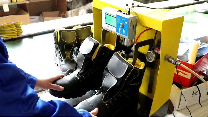 電絕緣鞋、防靜電鞋和ESD鞋的區別你知道嗎？資深勞保用品廠家帶你了解！